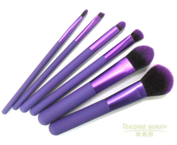 化妝刷有哪些不常見的使用方法？