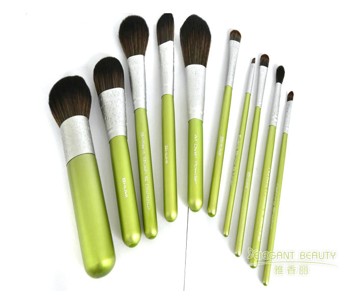 作為生產(chǎn)定制廠家，你們?nèi)绾未_保成套化妝刷的質(zhì)量與耐用性？