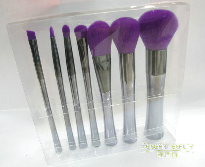 成套化妝刷中的每把刷子都有何特定用途？